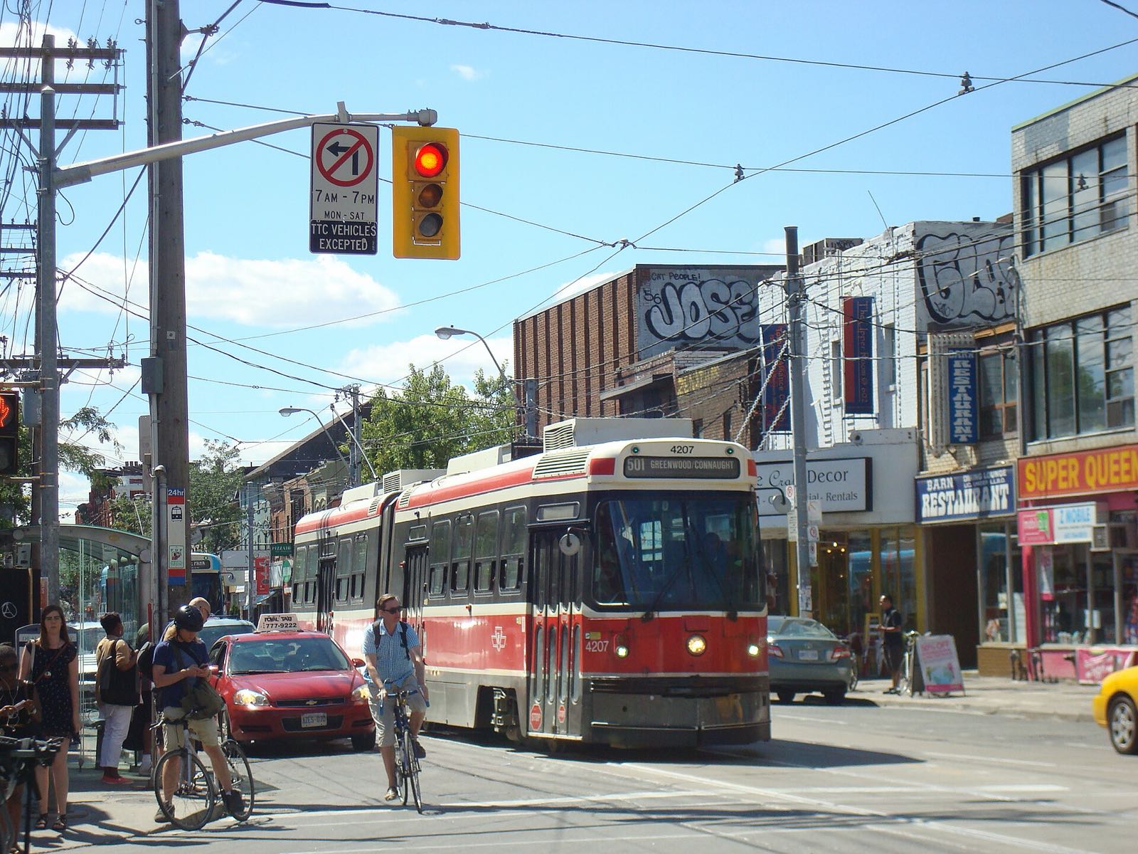 A busy Toronto street crossing